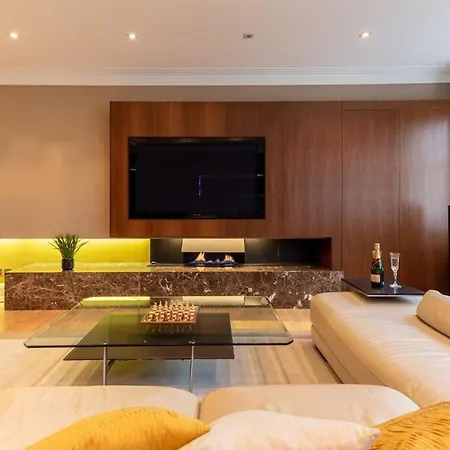 Апартаменты Spacious 4-bedroom In *