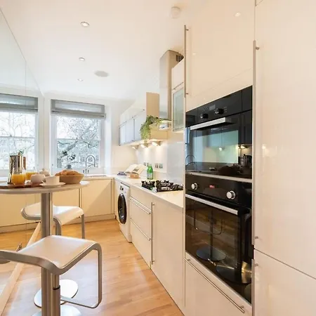 Апартаменты Spacious 4-bedroom In *